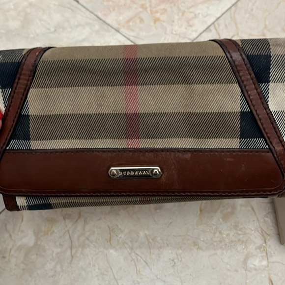 Burberry Wallet with original box and dust bag. - Picture 12 of 16